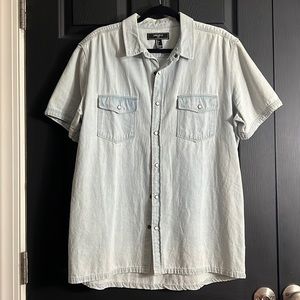 Forever 21 button up. Does not fit and barely worn.